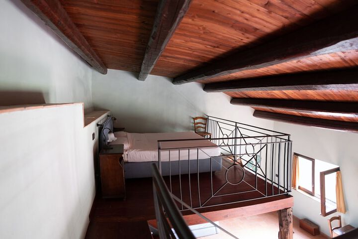 Room 13 of 33