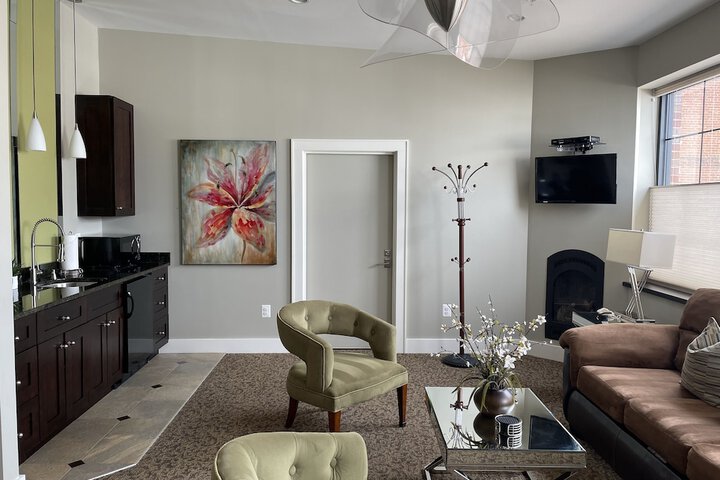 Room 18 of 285