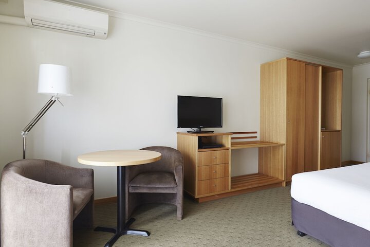 Room 15 of 32