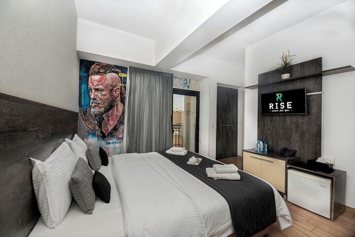 Room 20 of 198