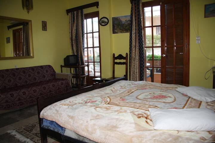 Room 6 of 29