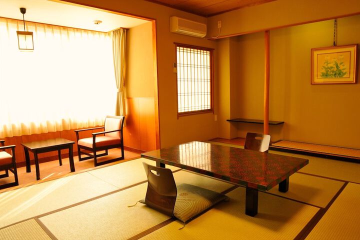 Room 8 of 34