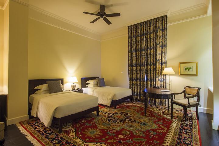Room 40 of 163