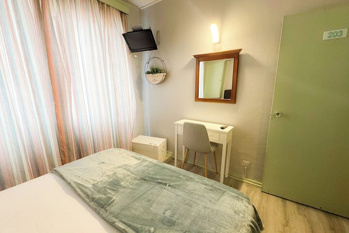 Room 21 of 35