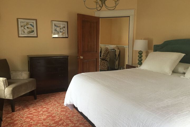 Room 9 of 17