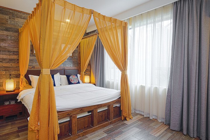 Room 10 of 35