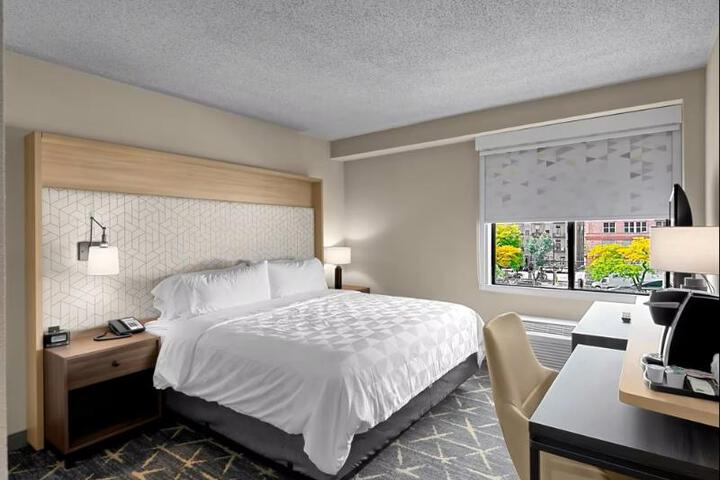 1 King Bed Accessible (3 of 12)