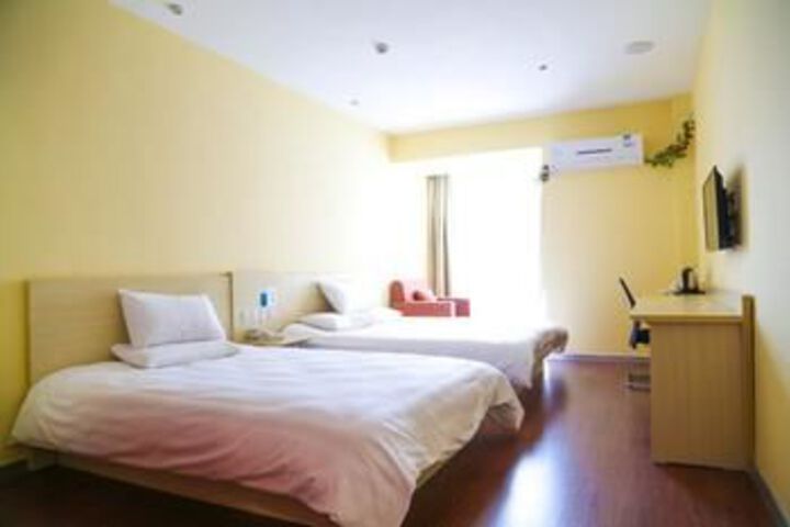 Room 7 of 13