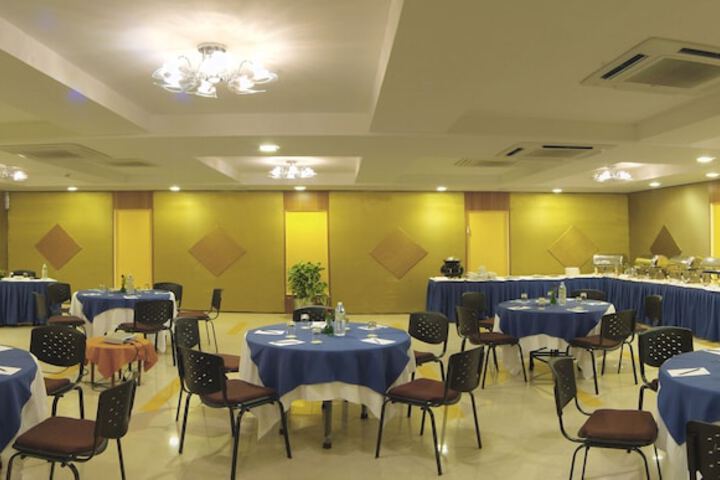 Ballroom/Hall 19 of 22