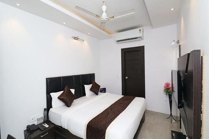 OYO 23009 HOTEL MAXX