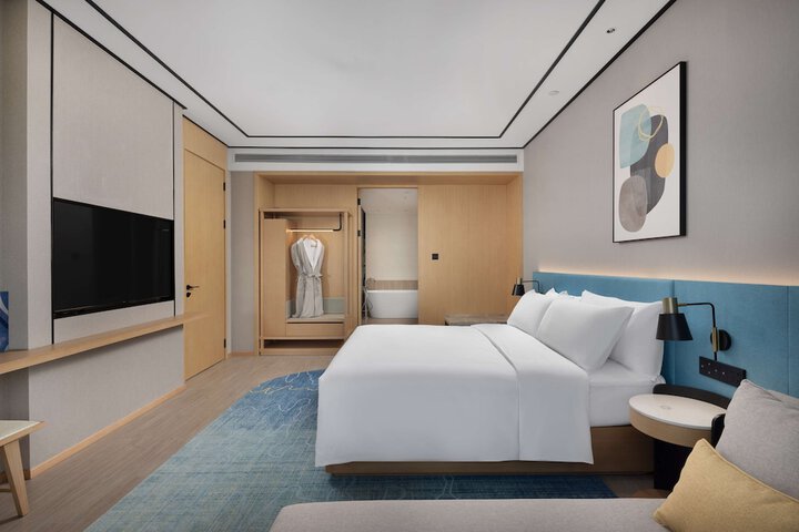 Room 7 of 33