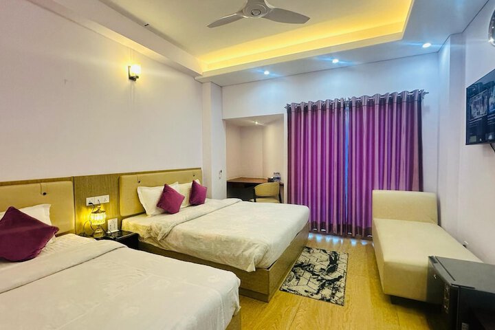 Room 8 of 16