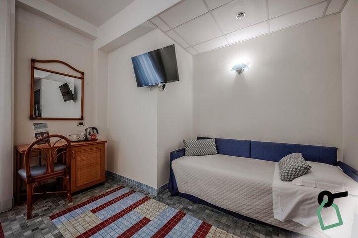 Room 28 of 66