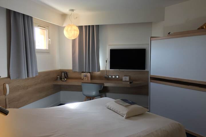 Room 9 of 79