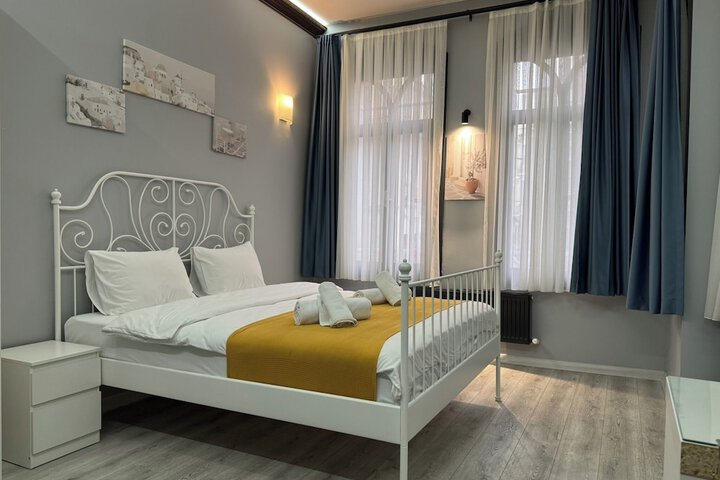 Room 10 of 82