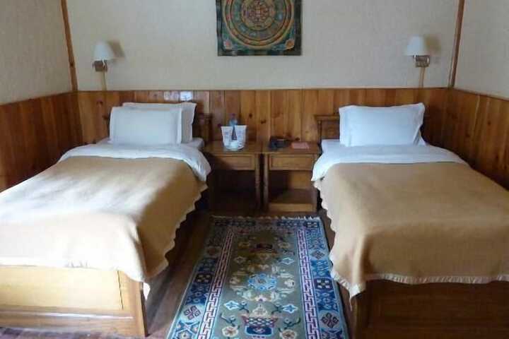 Room 4 of 25