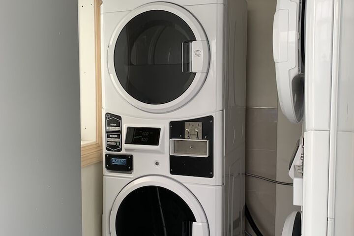Laundry 20 of 28