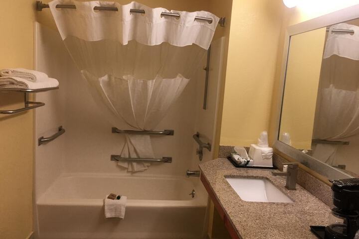 2 Double Beds (11 of 14)