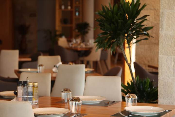 Dining 97 of 107