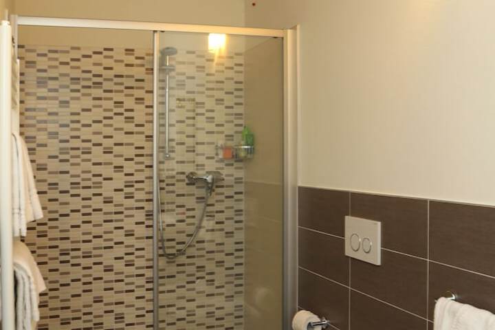 Room 32 of 86