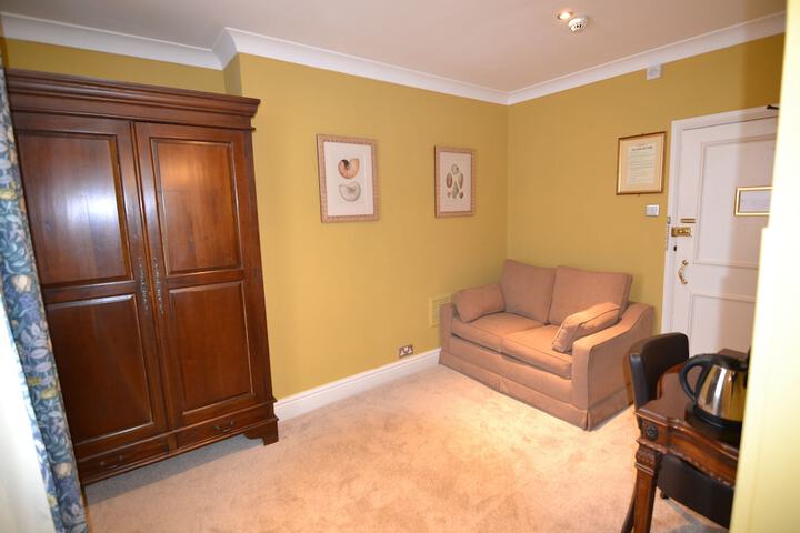 Room 15 of 43