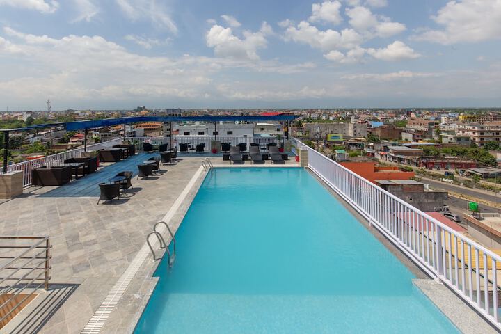 Pool 33 of 60