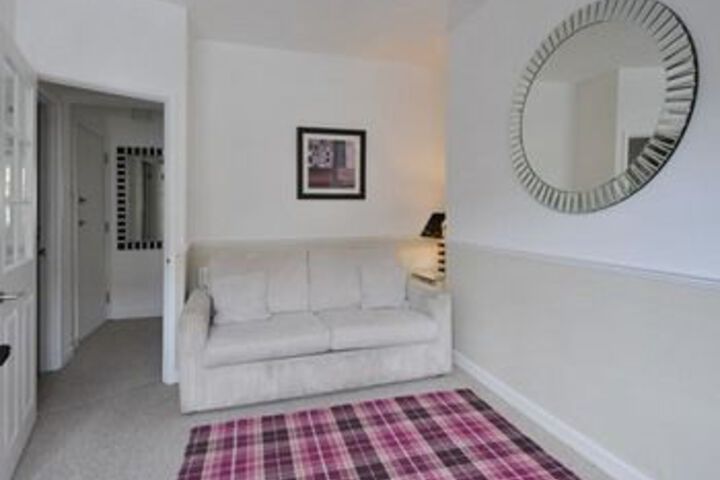 Lounge 15 of 20