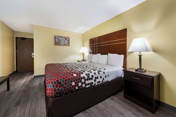 1 King Bed (7 of 11)