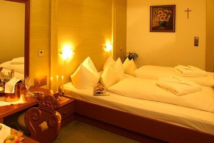 Room 5 of 61