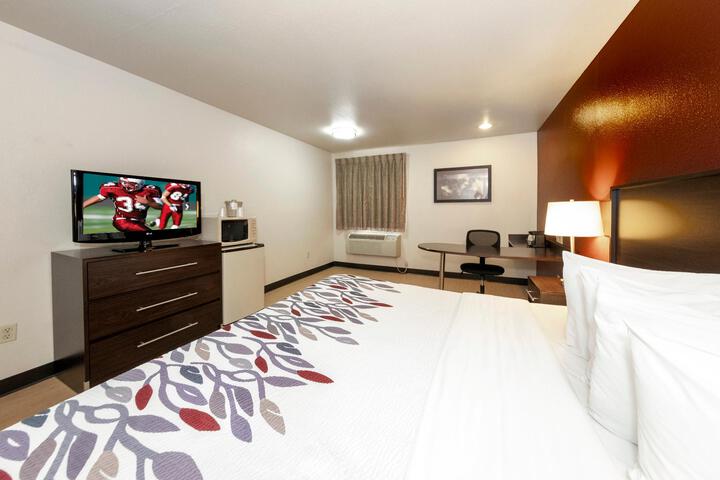 1 King Bed (6 of 13)