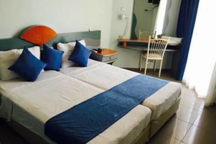 Room 8 of 23
