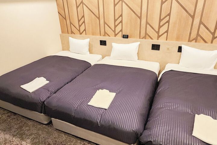Room 12 of 28