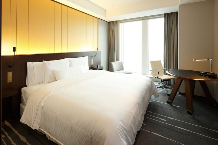 Room 27 of 76