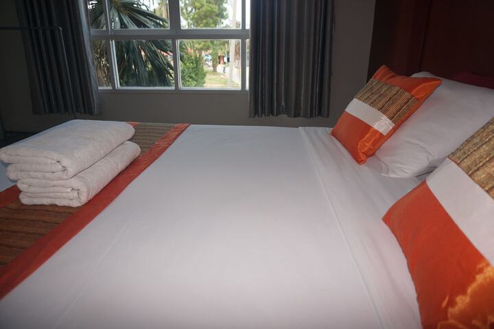 Room 4 of 62