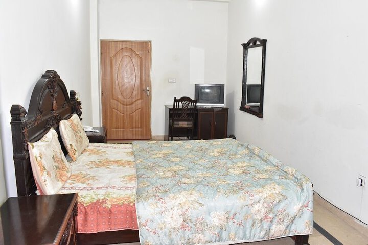 Room 12 of 13