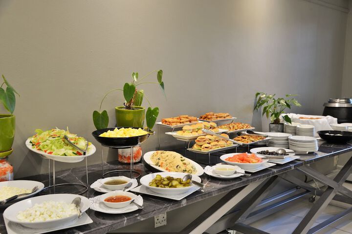 Dining 32 of 43
