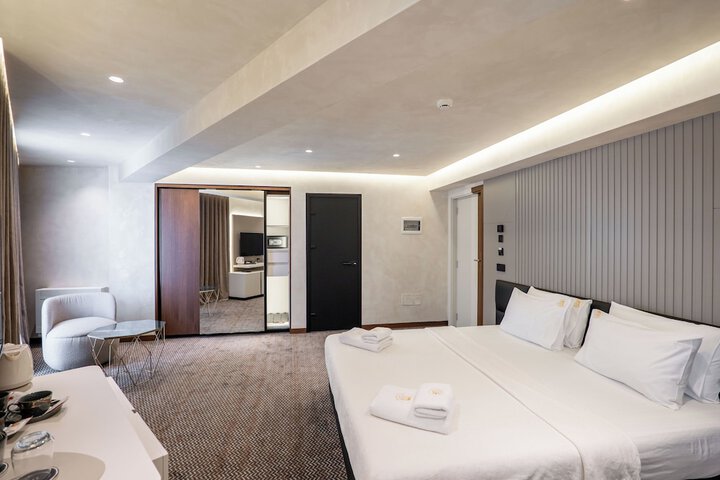 Room 44 of 125