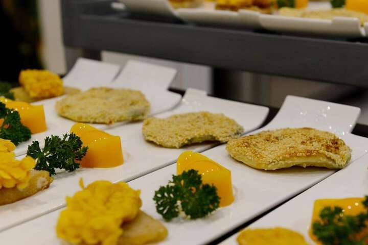Dining 37 of 52