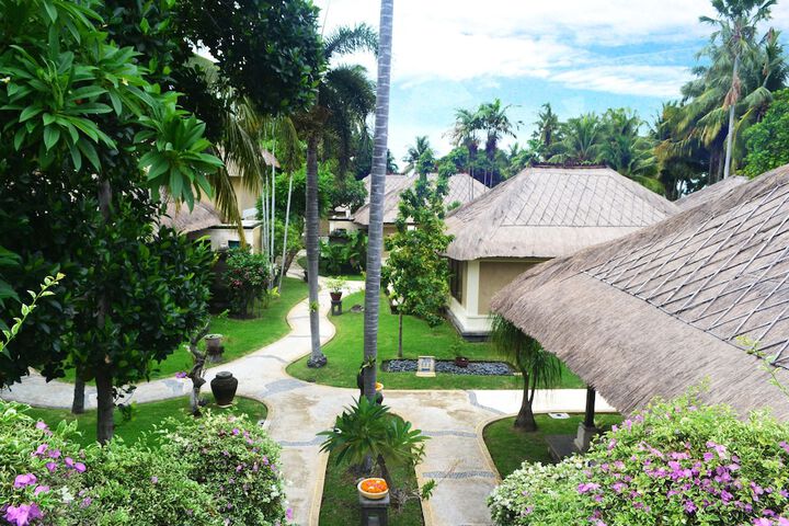 Hotel Exterior 102 of 110