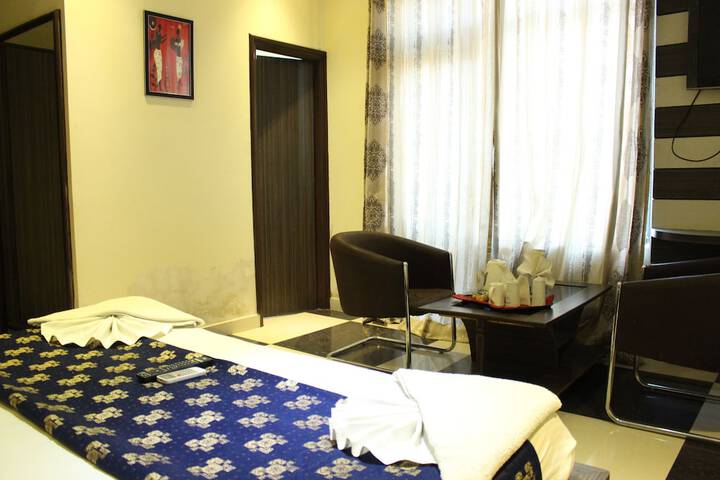 Room 3 of 27
