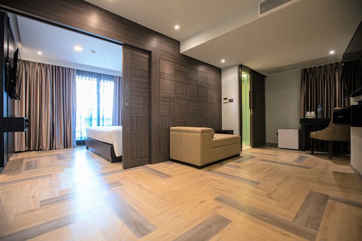 Room 32 of 82