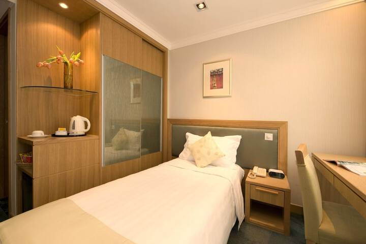 Room 7 of 62