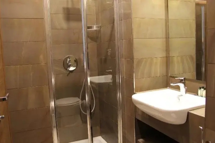 Room 9 of 23