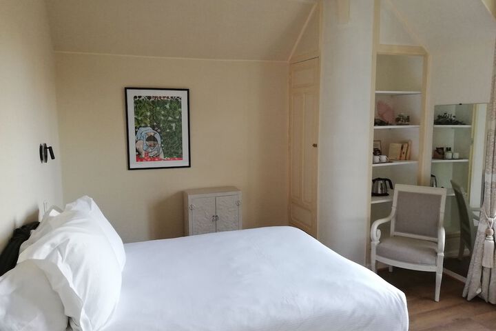 Room 4 of 24