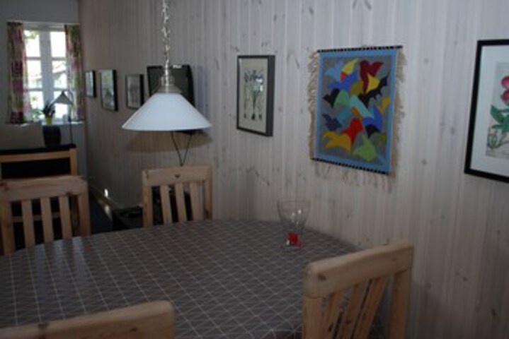 Room 8 of 16