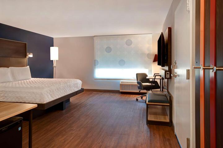 1 King Bed (18 of 18)