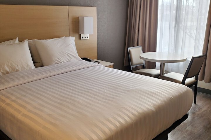 Room 4 of 13