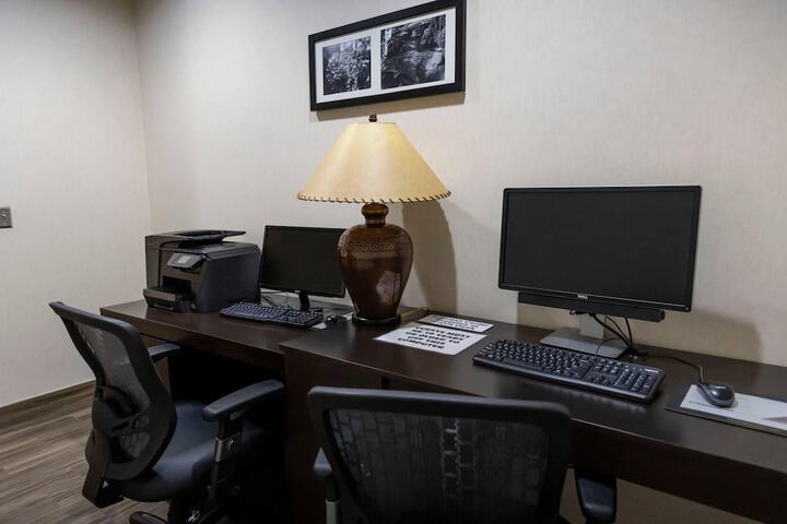 Business Center 56 of 63