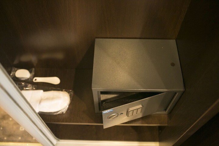 Room 13 of 28