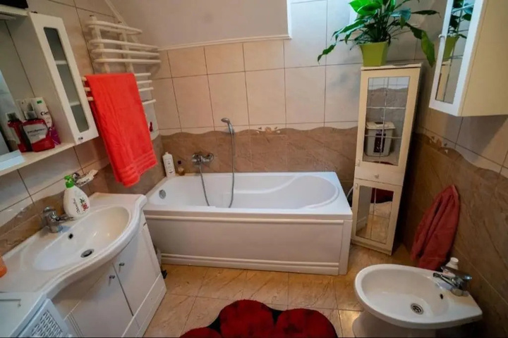 Room 4 of 11